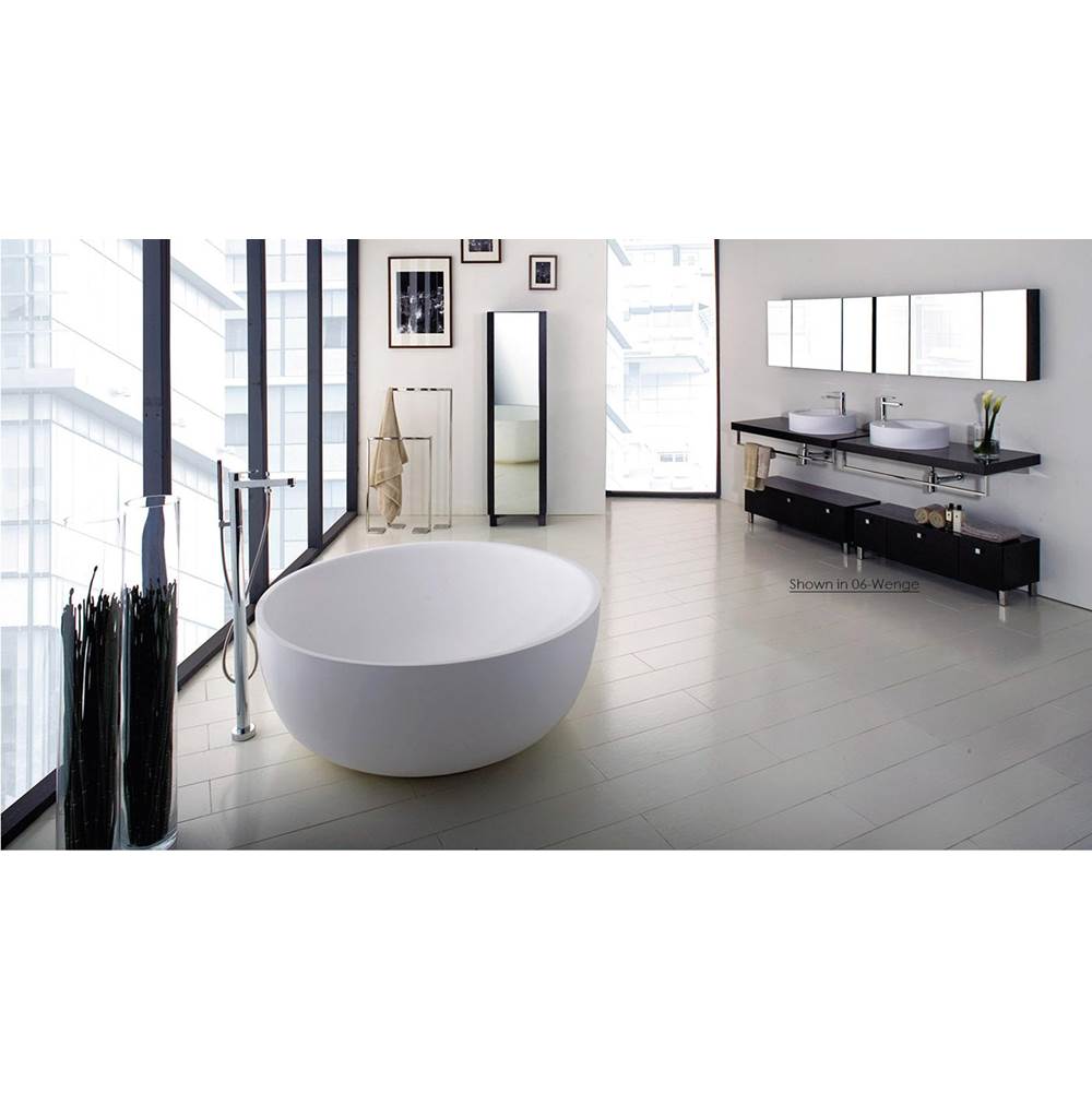 Lacava Free-standing soaking bathtub made of white solid surface with a decorative solid surface drain